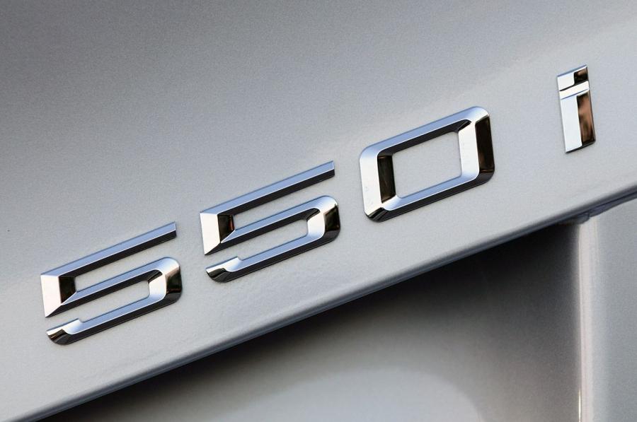  BMW 550i 2011 года  (фото 32 из 51)